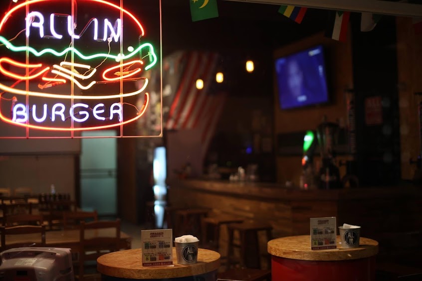 ALL IN 美式餐酒館