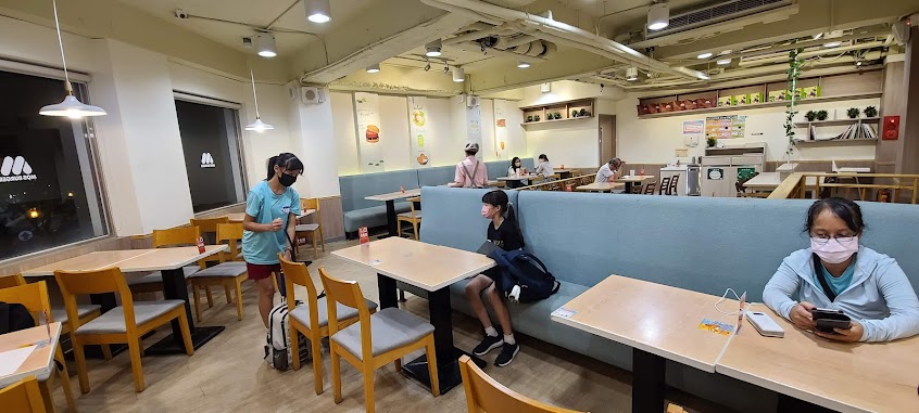 摩斯漢堡 台南崇學店