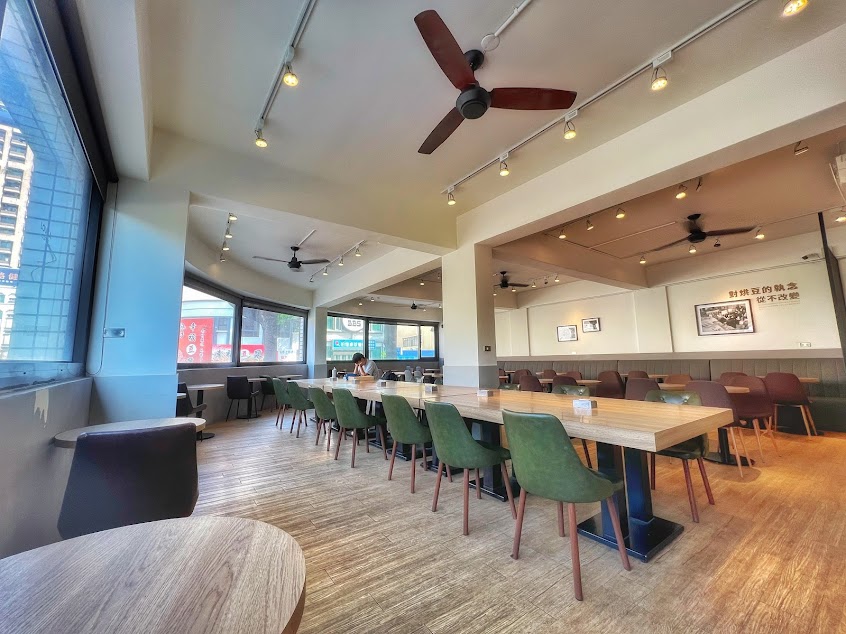 Louisa Coffee 路易．莎咖啡(高雄重愛門市)