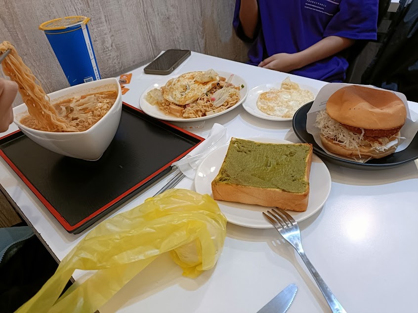 晨間廚房早午餐高雄小港店/蛋餅/早餐/麵/小港醫院